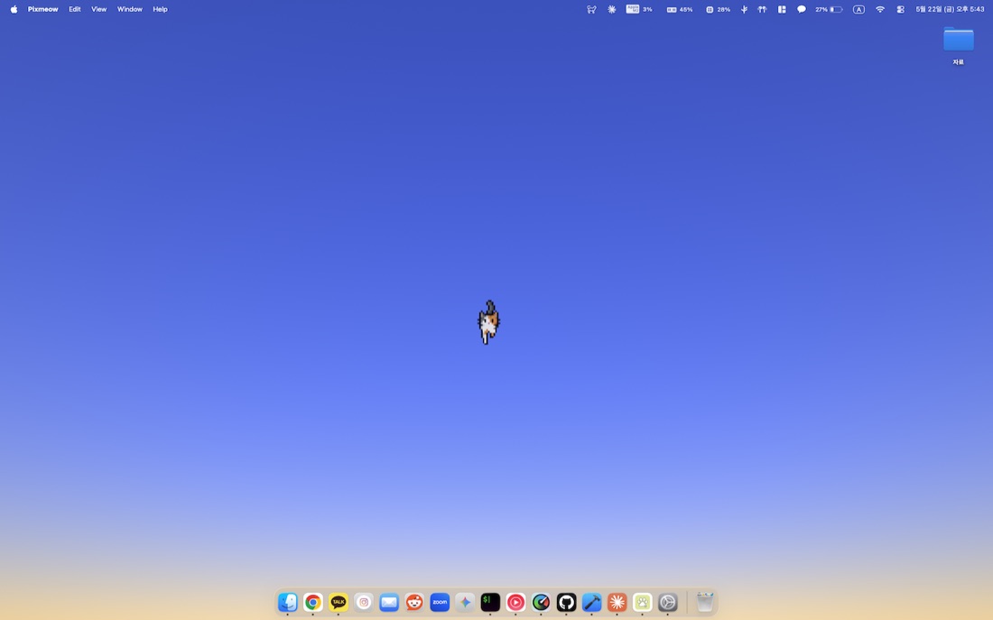 A lone pixel cat roaming a Mac desktop
